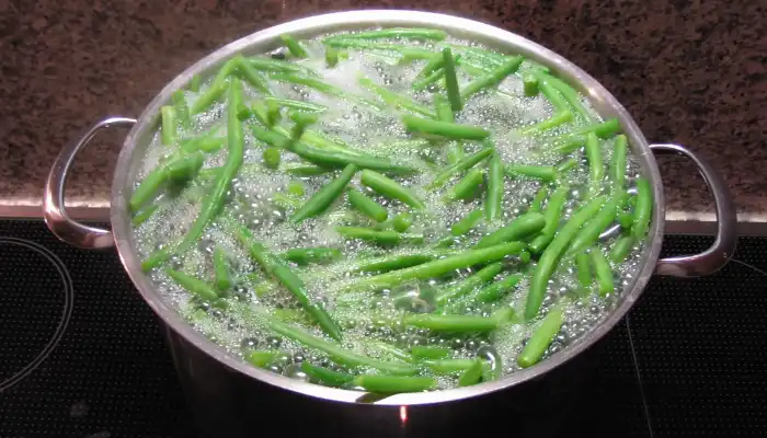 What Are the Best Cooking Techniques for Retaining Nutrients in Vegetables